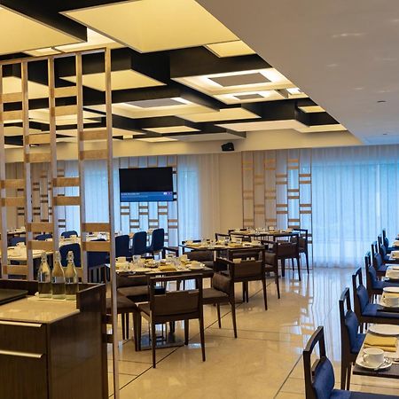 Rpj Hotel Rajkot Esterno foto