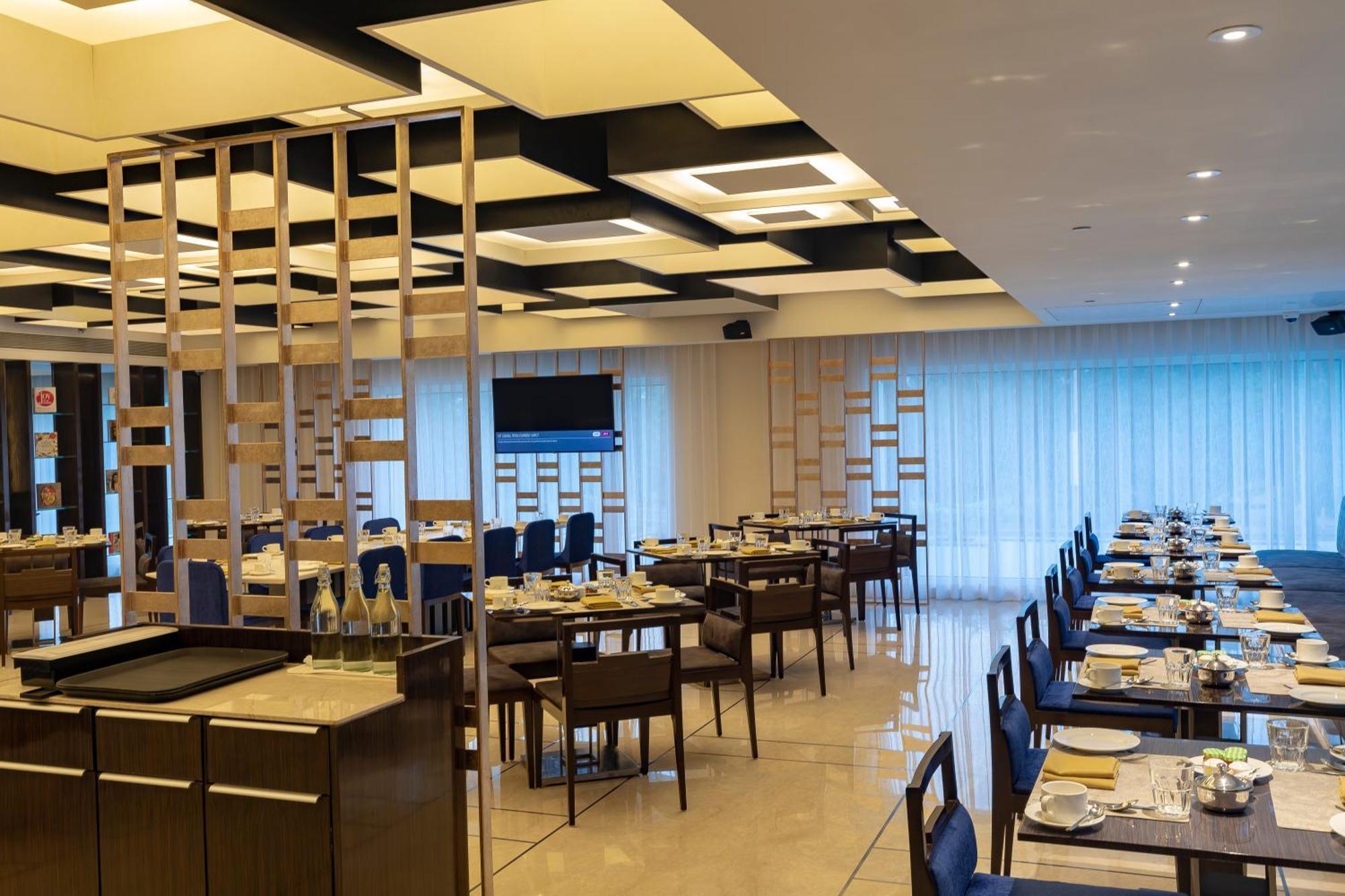 Rpj Hotel Rajkot Esterno foto