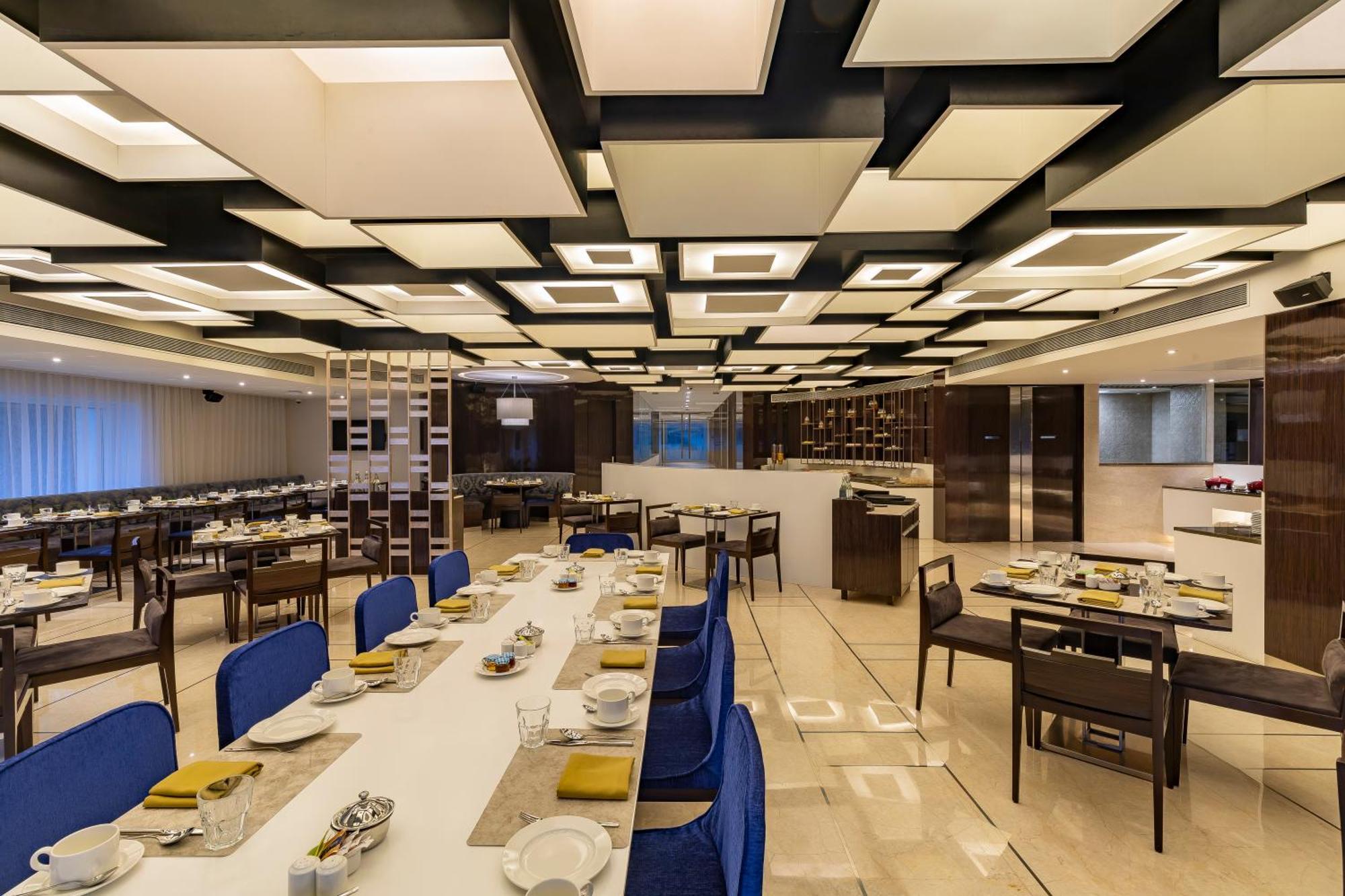 Rpj Hotel Rajkot Esterno foto