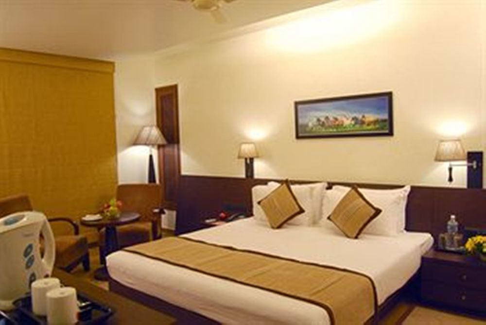 Rpj Hotel Rajkot Esterno foto