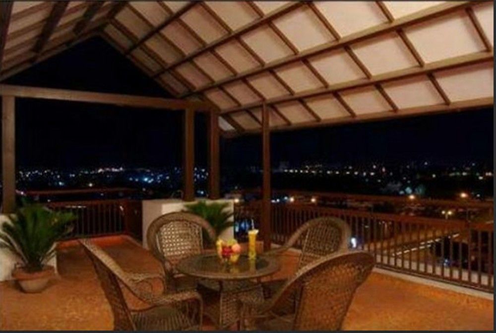 Rpj Hotel Rajkot Esterno foto