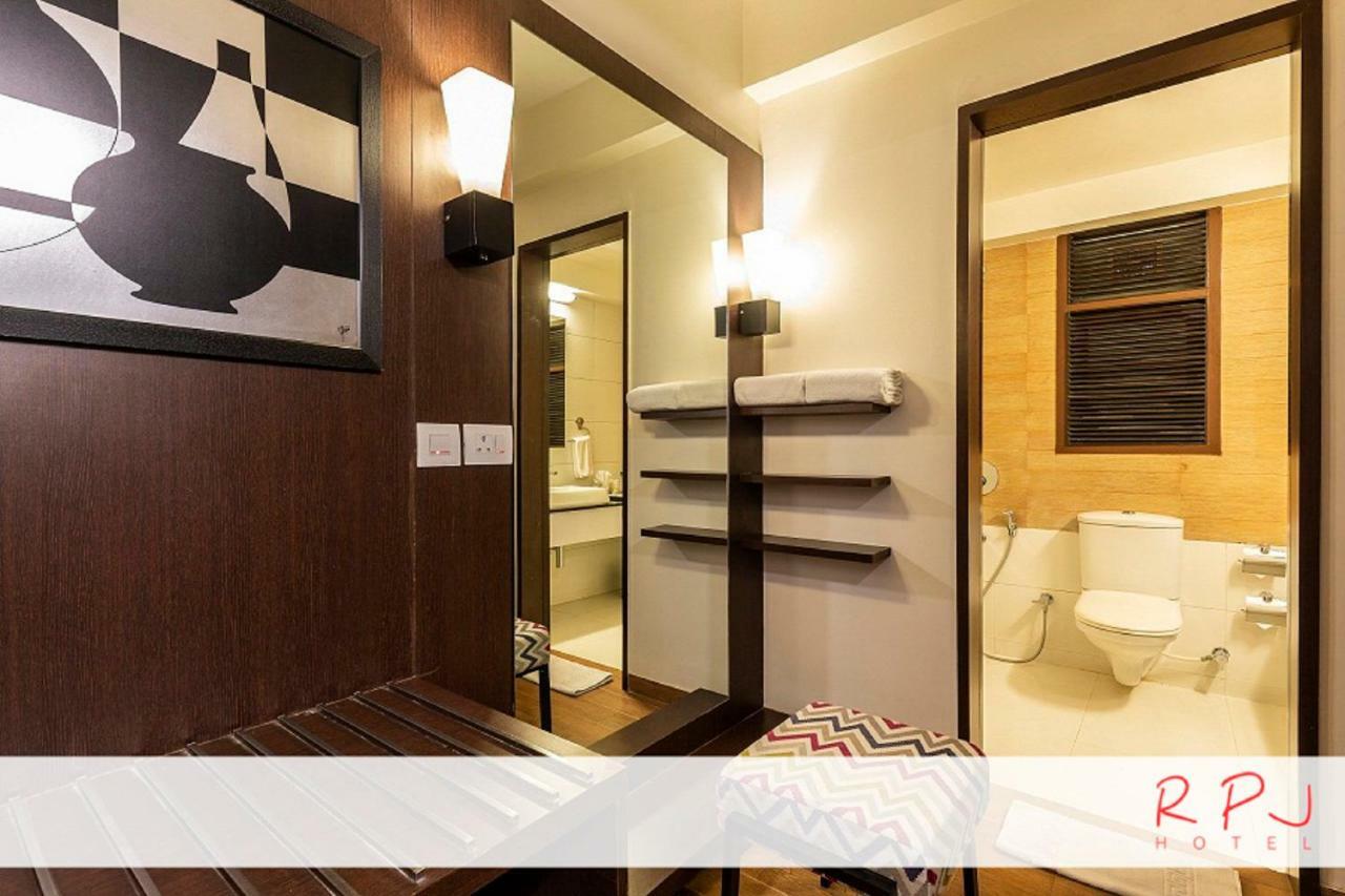 Rpj Hotel Rajkot Esterno foto