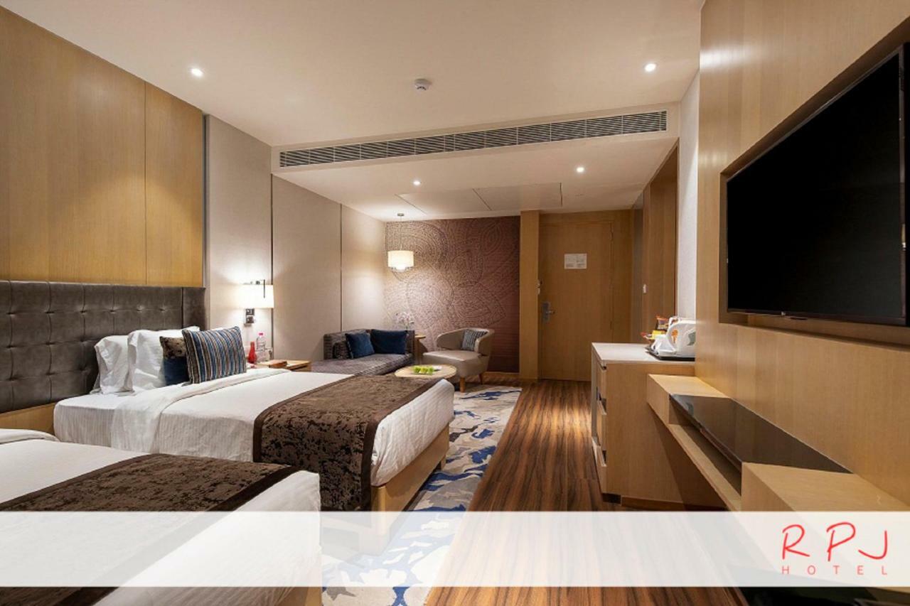 Rpj Hotel Rajkot Esterno foto