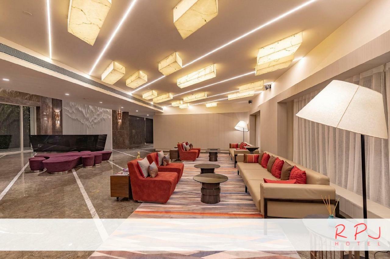 Rpj Hotel Rajkot Esterno foto