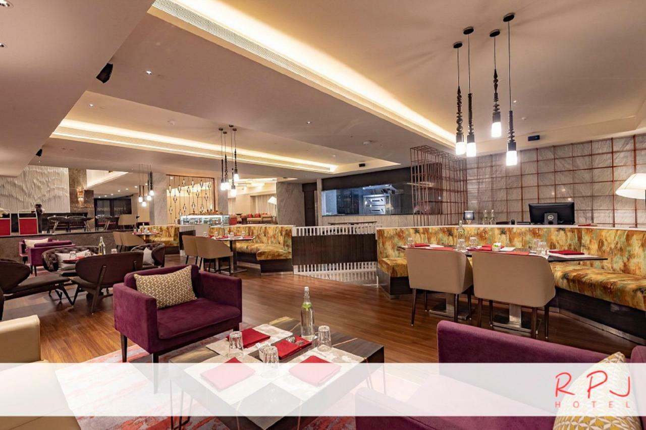 Rpj Hotel Rajkot Esterno foto