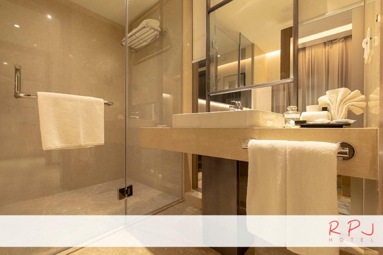 Rpj Hotel Rajkot Esterno foto