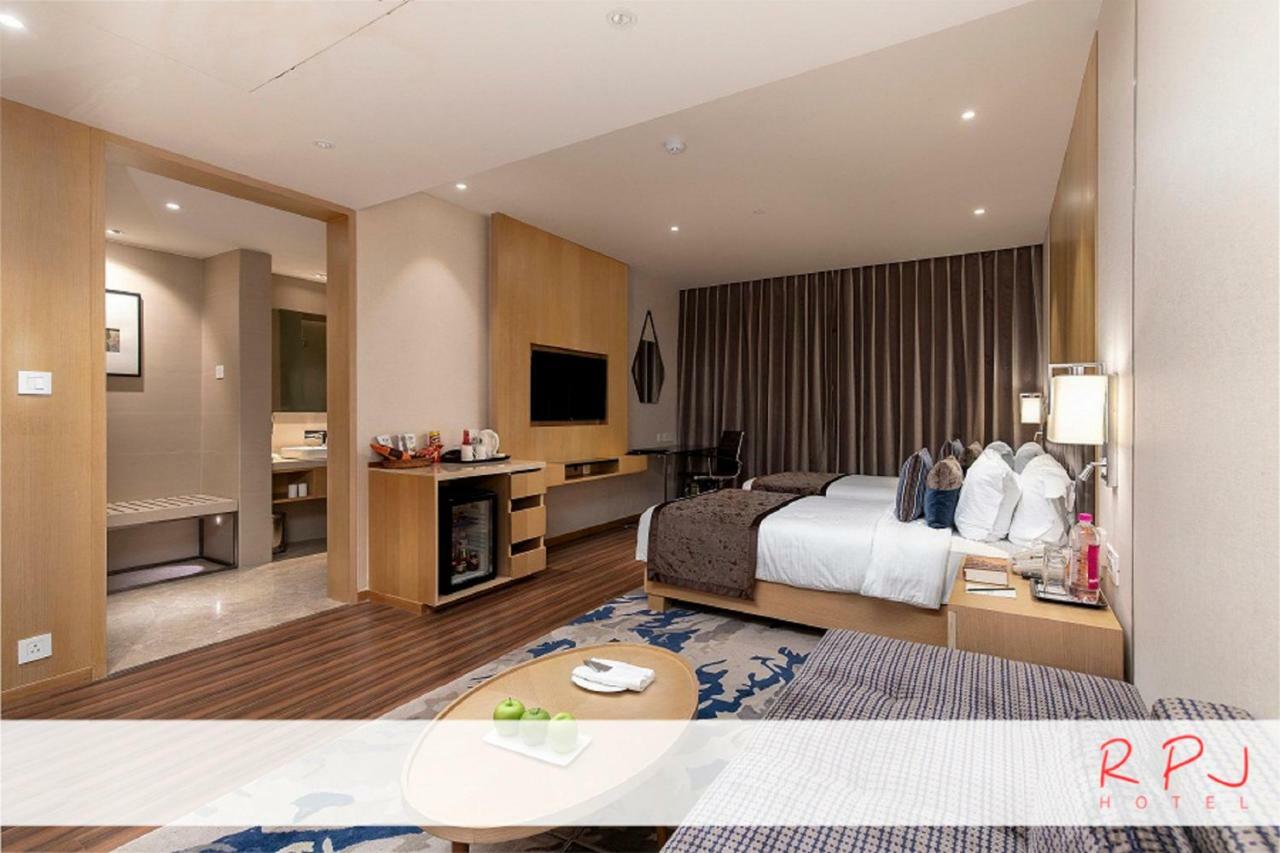 Rpj Hotel Rajkot Esterno foto