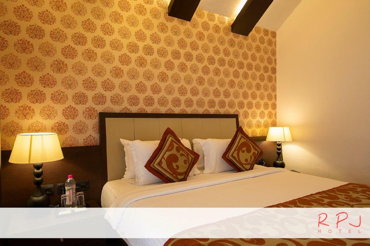 Rpj Hotel Rajkot Esterno foto