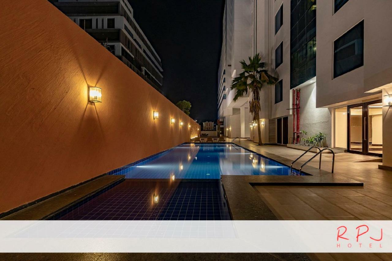 Rpj Hotel Rajkot Esterno foto