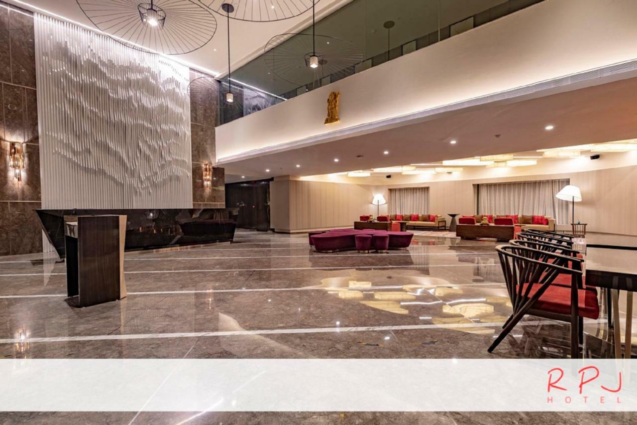 Rpj Hotel Rajkot Esterno foto