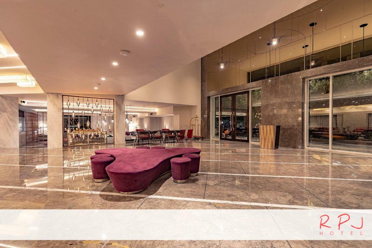 Rpj Hotel Rajkot Esterno foto