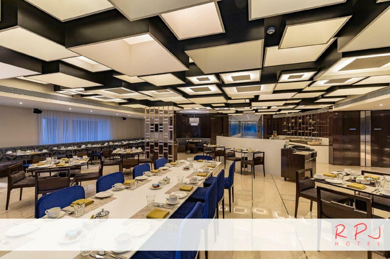 Rpj Hotel Rajkot Esterno foto