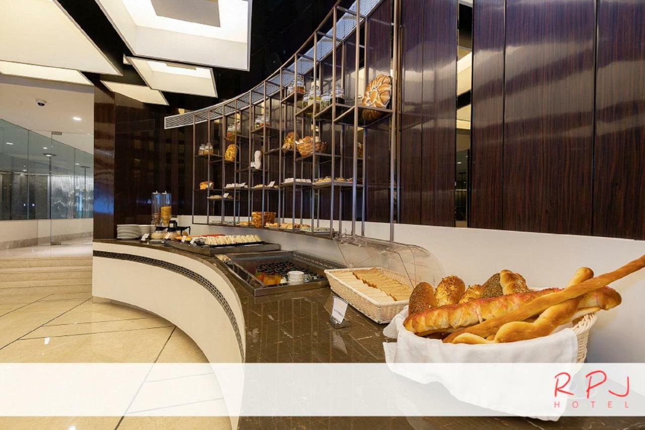 Rpj Hotel Rajkot Esterno foto
