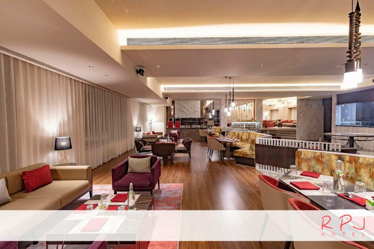 Rpj Hotel Rajkot Esterno foto